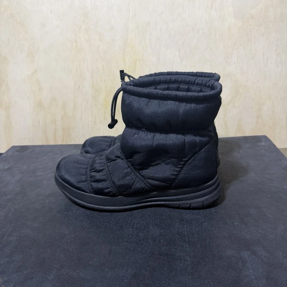 FitFlop Womens Snow Boots Black Puffer Winter Boots US 7.5 Waterproof Cozy